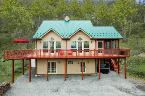 Modern Retreat w Hot Tub, Deck & Resort Amenities
